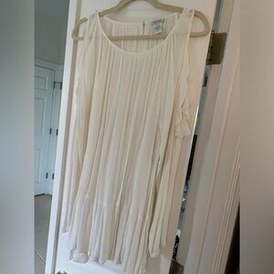 Sundance white top with “open hole” shoulders